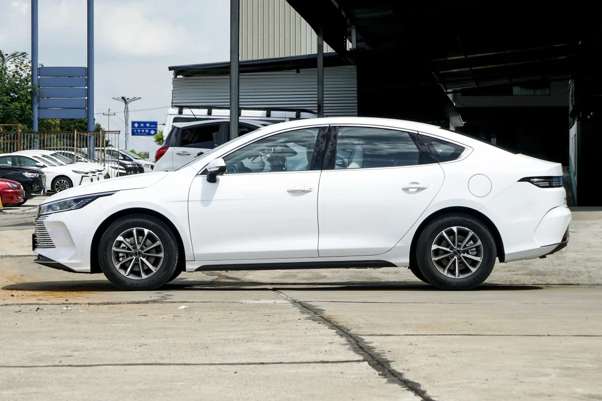 比亚迪 BYD 驱逐舰05 4