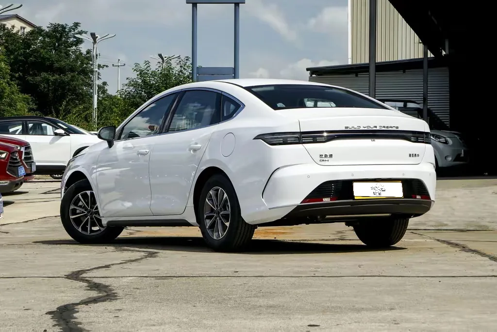 比亚迪 BYD 驱逐舰05 6